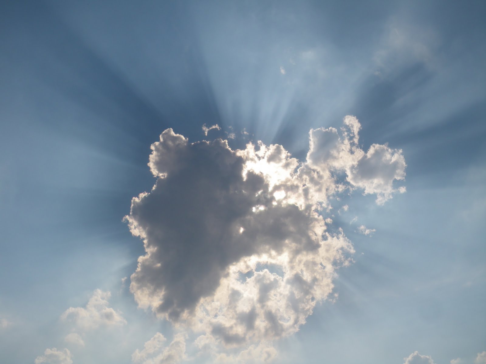 Выйдет солнце из облака чувствуешь. Single cloud. 55053a облака. Cloud аватарка. Small clouds.